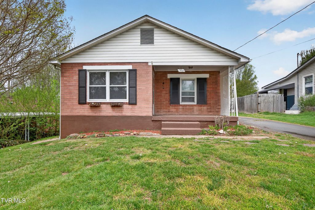 Photo of 329 Magnolia Drive, Bristol, VA 24201 (MLS # 9994167)