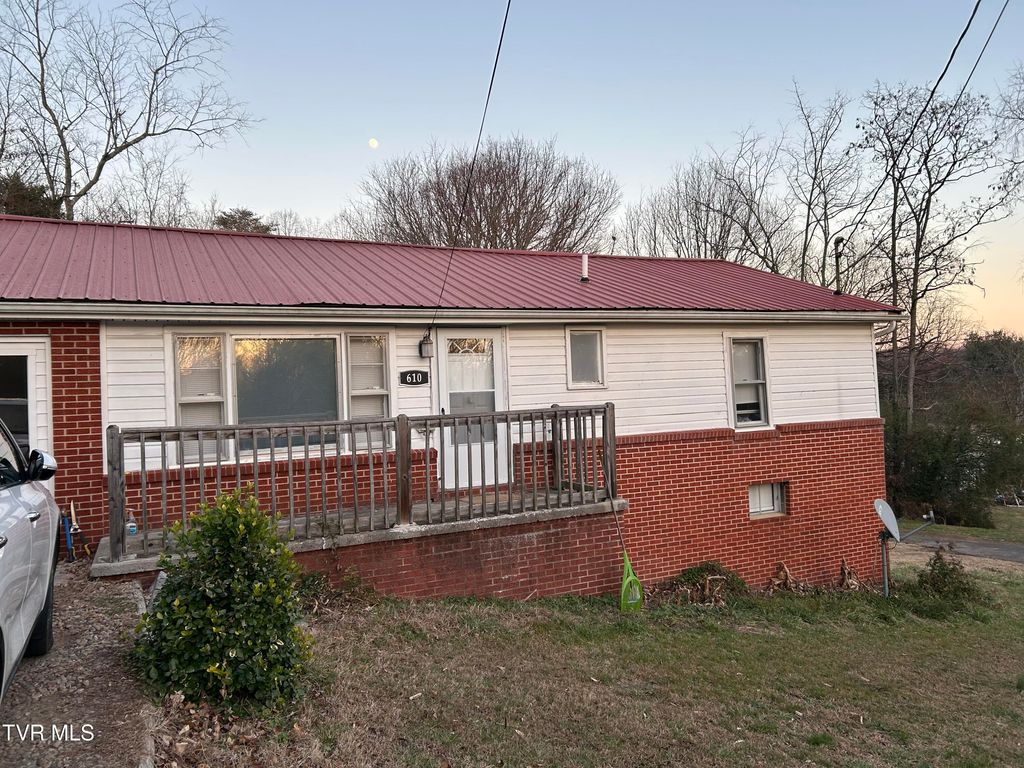 Photo of 610 Reno Street, Rogersville, TN 37857 (MLS # 9989701)