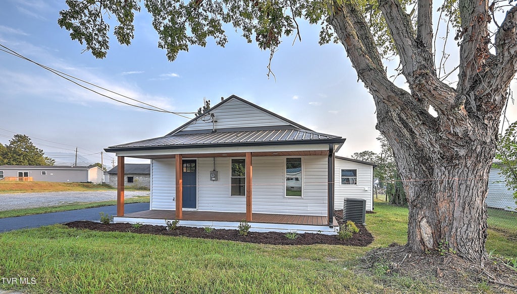 Photo of 115 Shady View Road, Kingsport, TN 37660 (MLS # 10001191)