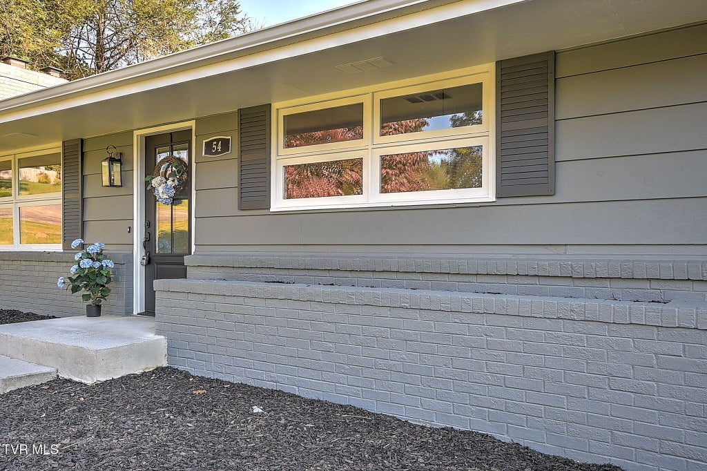 Photo of 54 Crown Circle, Bristol, TN 37620 (MLS # 10001911)