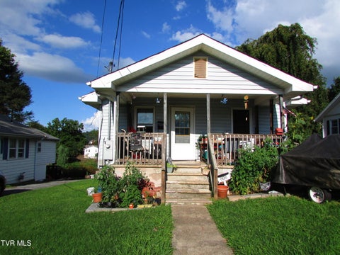 Homes For Sale - 608 Lynn Ave<br/> Elizabethton, TN 37643