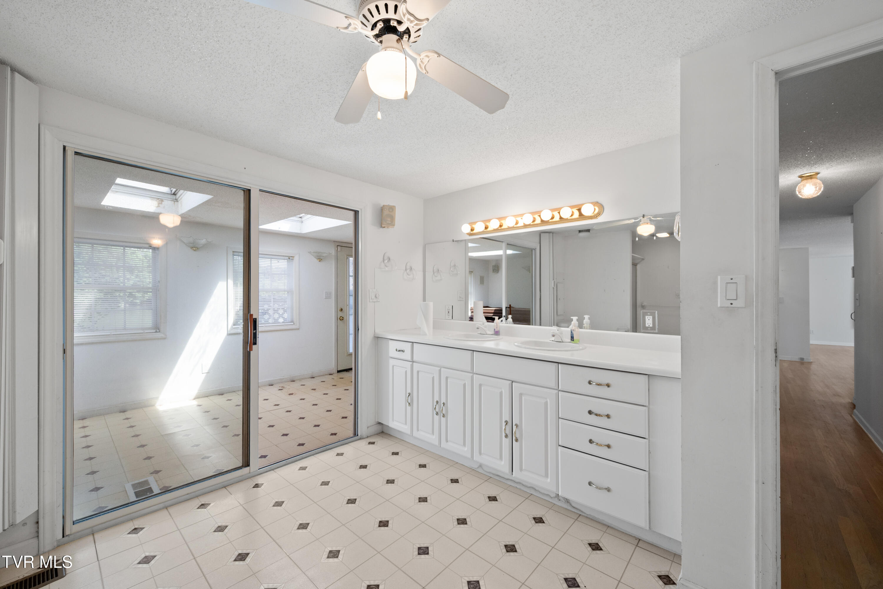 412 Baywood Drive, Piney Flats, Tennessee image 19