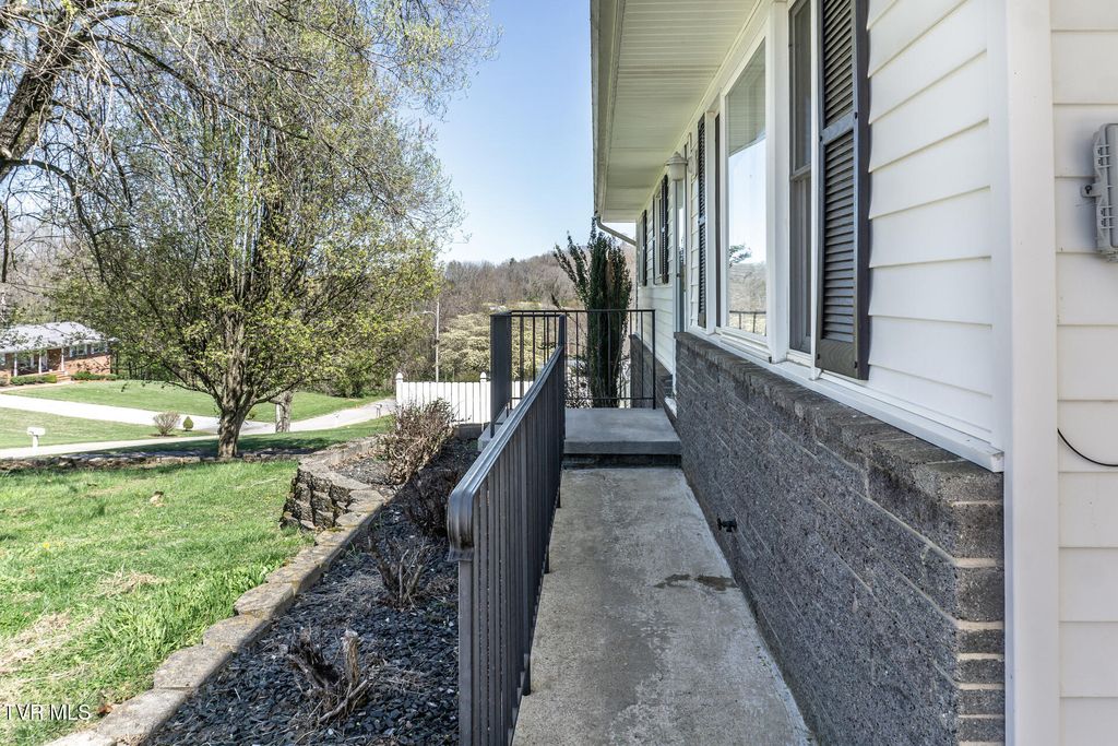 Photo of 331 Paul Street, Greeneville, TN 37743 (MLS # 9992840)