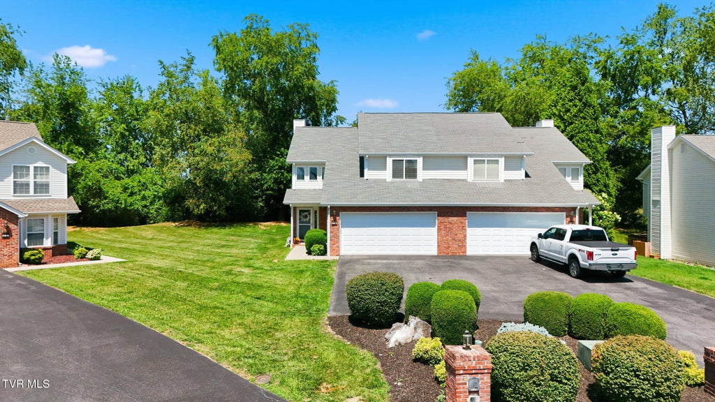 Photo of 166 Robinson Walk #166-B, Bristol, TN 37620 (MLS # 9998701)