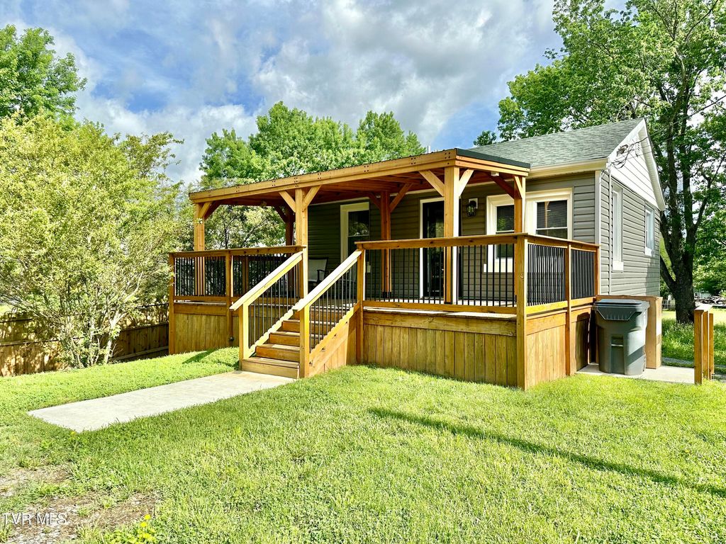 Photo of 925 Wilson Avenue, Bristol, TN 37620 (MLS # 9989762)