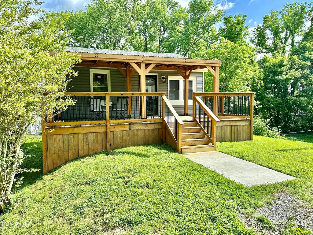 Photo of 925 Wilson Avenue, Bristol, TN 37620 (MLS # 9989762)