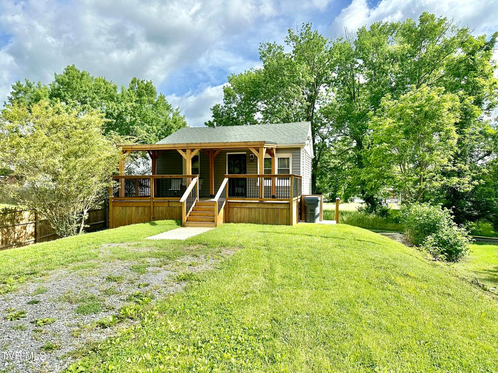 Photo of 925 Wilson Avenue, Bristol, TN 37620 (MLS # 9989762)