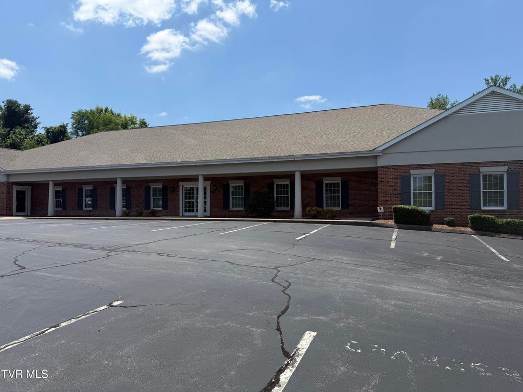 Photo of 801 Sunset Drive #C-200, Johnson City, TN 37604 (MLS # 9997599)