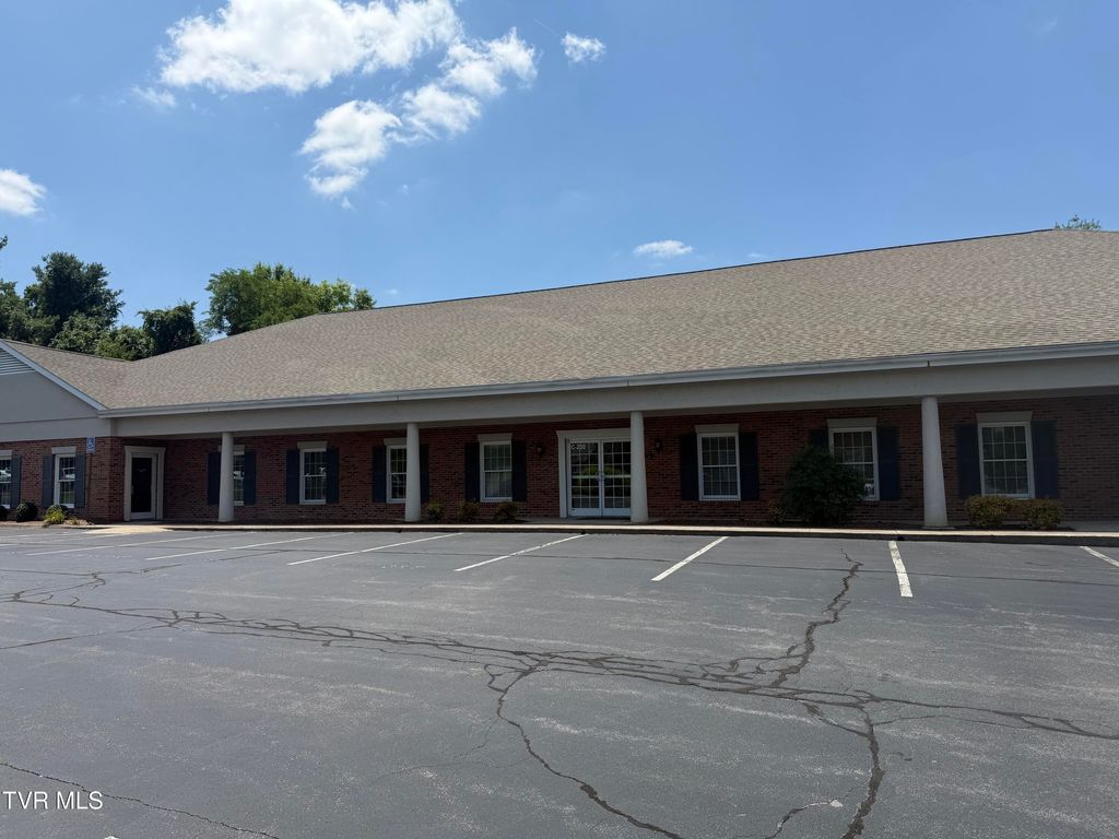 Photo of 801 Sunset Drive #C-200, Johnson City, TN 37604 (MLS # 9997599)