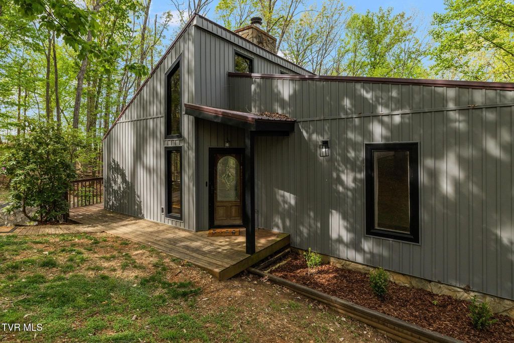 Photo of 704 Stuffle Street, Kingsport, TN 37660 (MLS # 9994333)