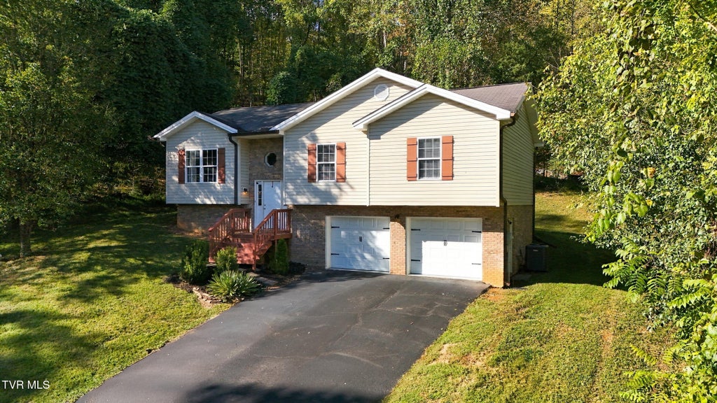 Photo of 4405 Morningstar Court, Kingsport, TN 37664 (MLS # 10002139)