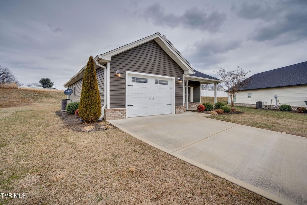 Photo of 168 Gunners Way, Gray, TN 37615 (MLS # 9990673)