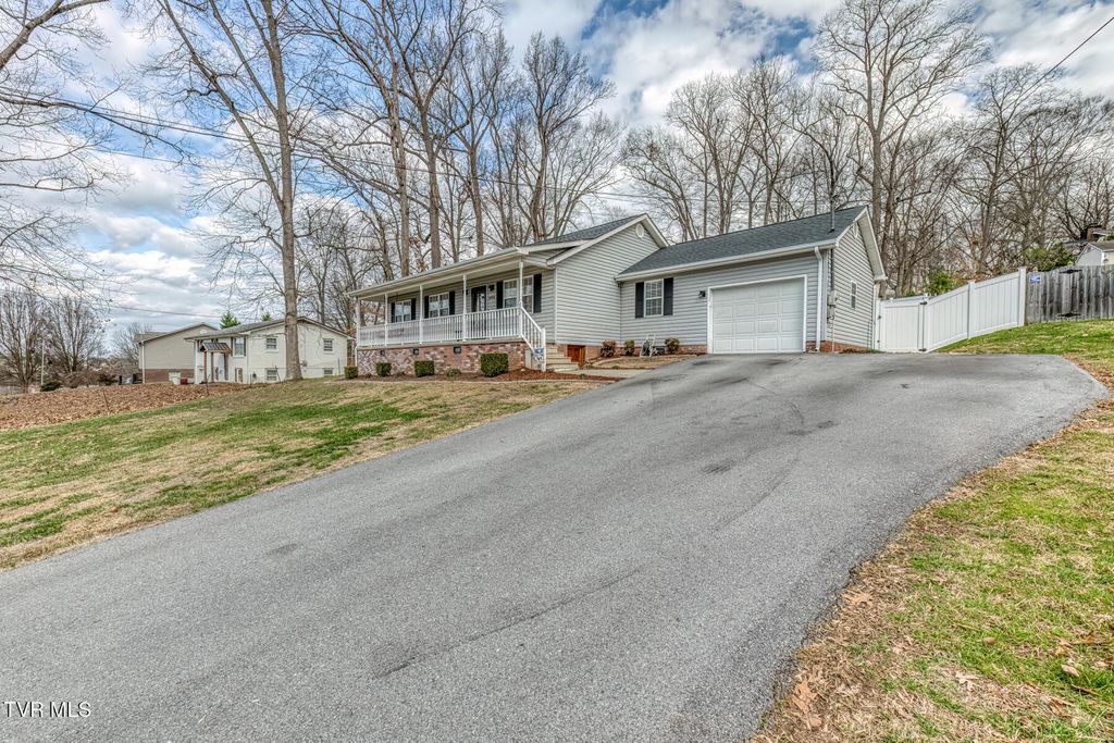 Photo of 4004 Englewood Boulevard, Johnson City, TN 37601 (MLS # 9989555)