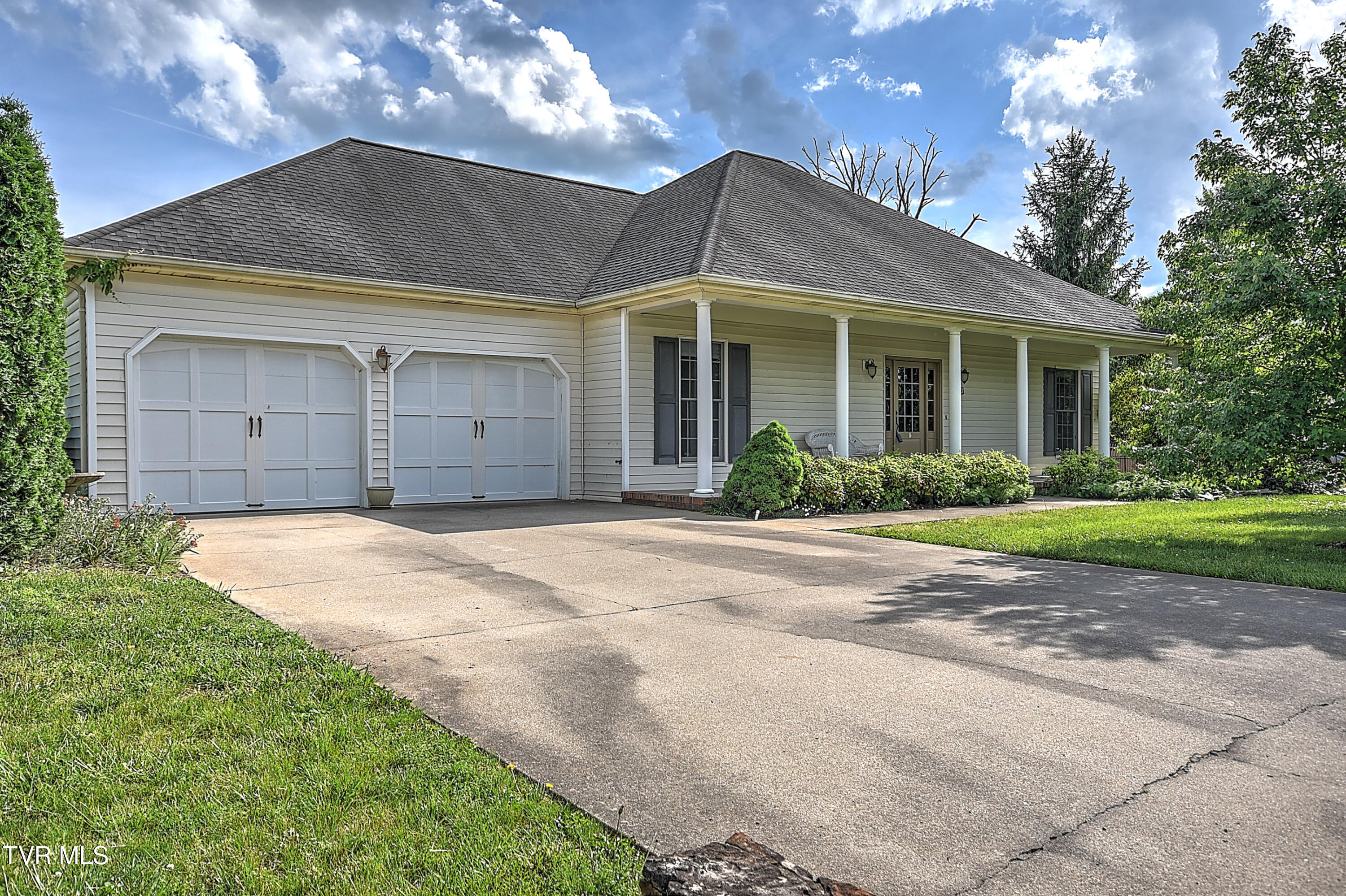 2533 Rivermont Circle, Kingsport, Tennessee image 2