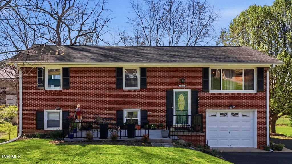 Photo of 4013 Englewood Boulevard, Johnson City, TN 37601 (MLS # 9992872)