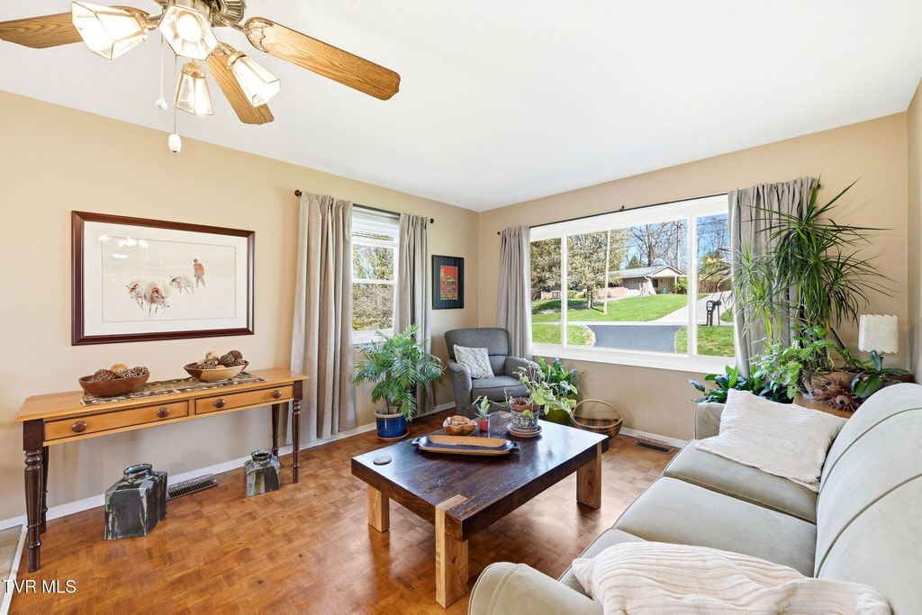 Photo of 4013 Englewood Boulevard, Johnson City, TN 37601 (MLS # 9992872)