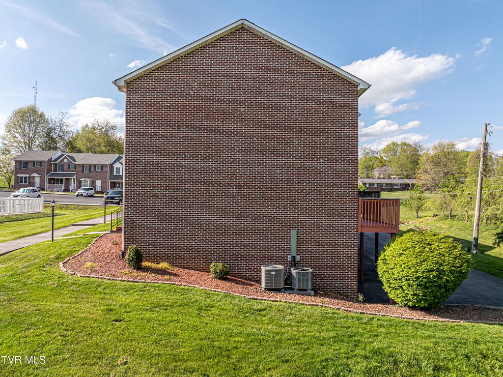 Photo of 809 Edgemont North Street #E, Abingdon, VA 24210 (MLS # 9994091)