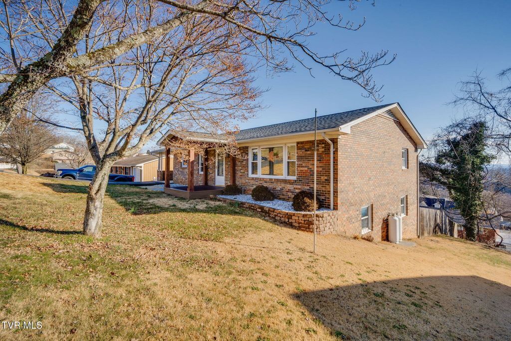 Photo of 949 Karen Road, Kingsport, TN 37660 (MLS # 9991339)