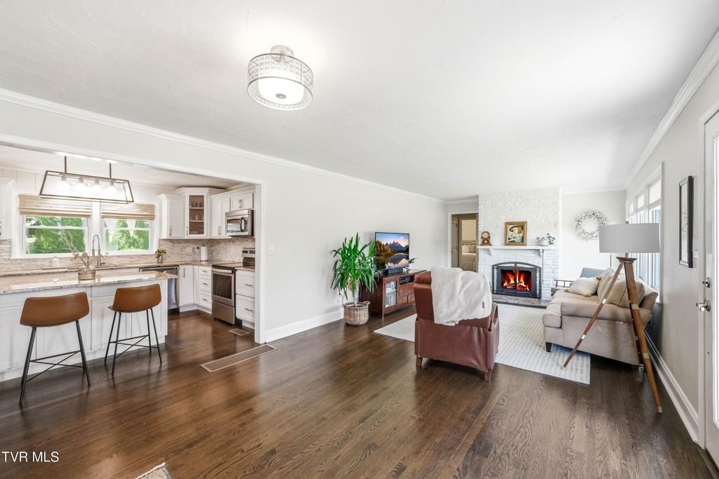 Photo of 404 Valley Drive, Bristol, VA 24201 (MLS # 9995176)