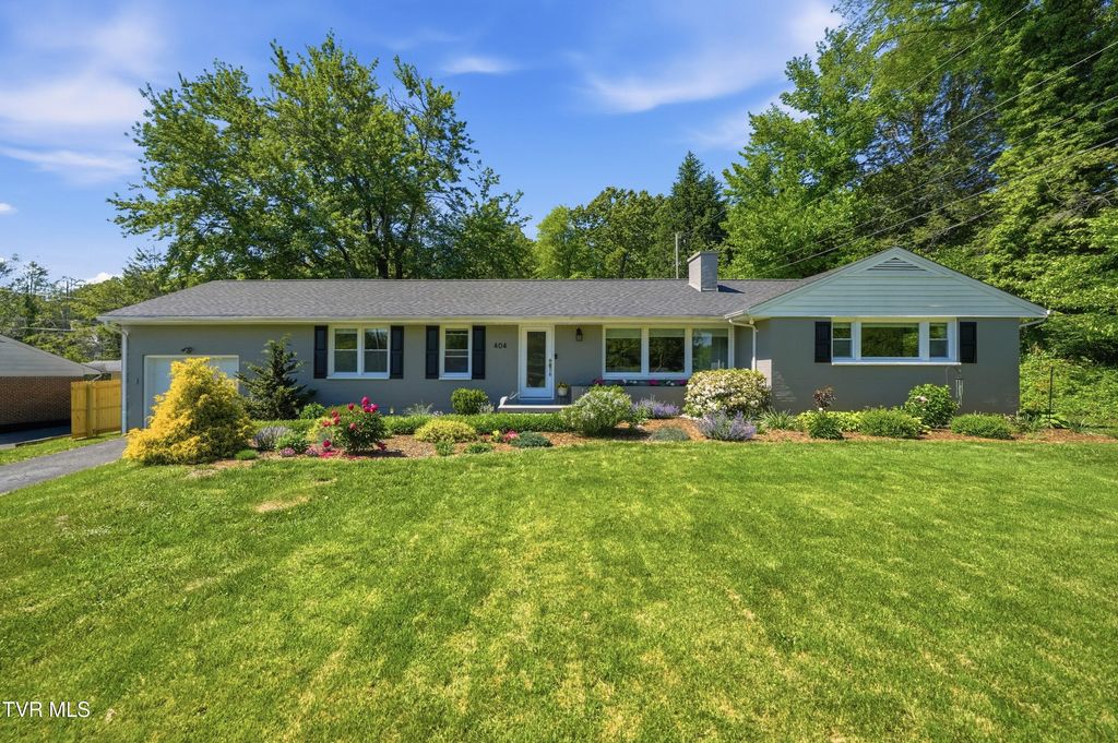 Photo of 404 Valley Drive, Bristol, VA 24201 (MLS # 9995176)