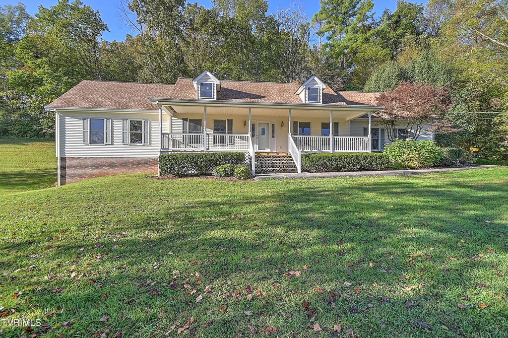 Photo of 410 Lakeridge Street, Kingsport, TN 37663 (MLS # 9986989)