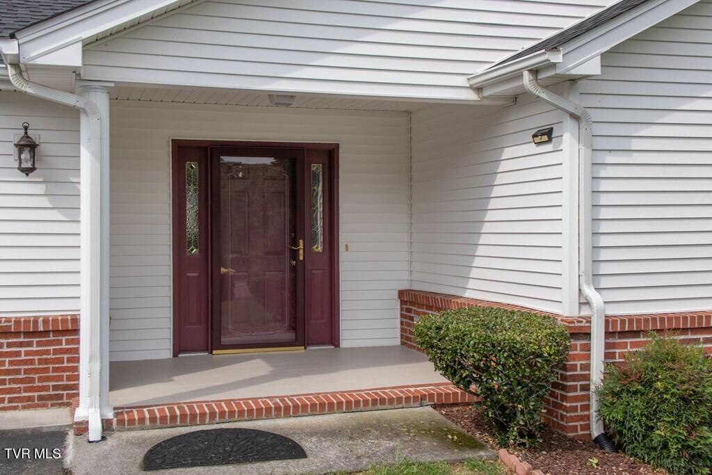 Abingdon, Virginia 24211, United States, 2 Bedrooms Bedrooms, ,3 BathroomsBathrooms,Residential,Pending,31551