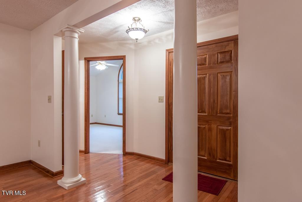 Abingdon, Virginia 24211, United States, 2 Bedrooms Bedrooms, ,3 BathroomsBathrooms,Residential,Pending,31551