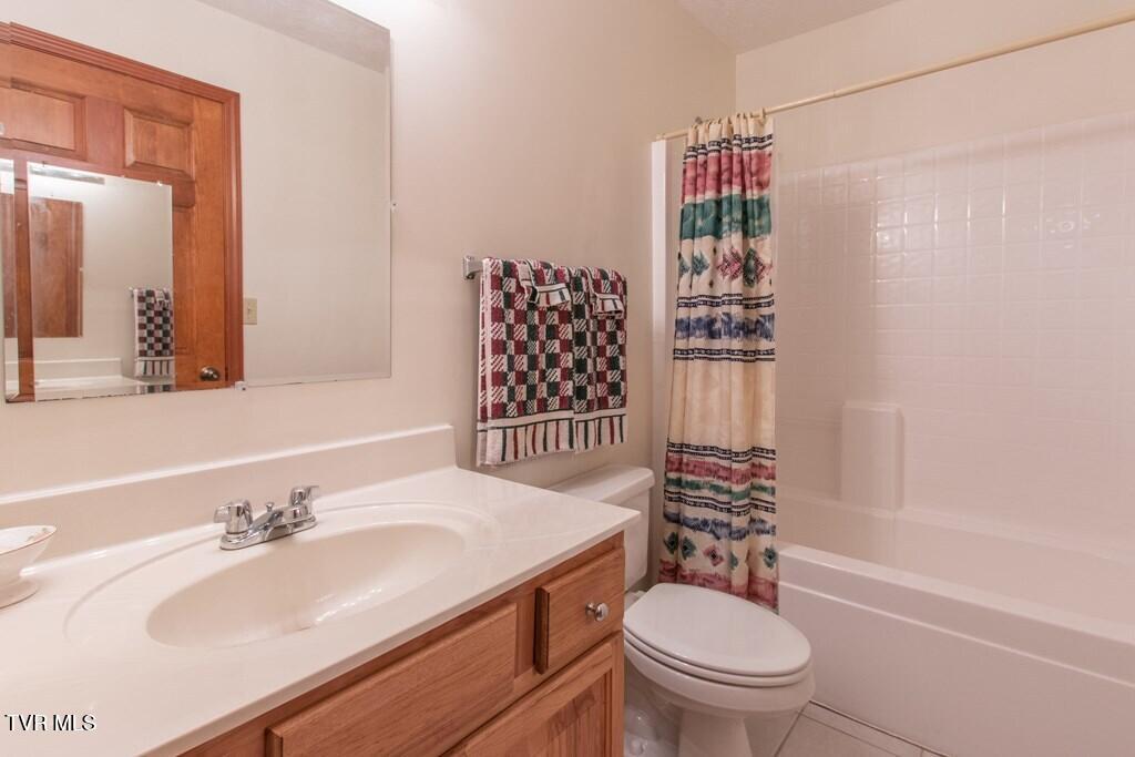 Abingdon, Virginia 24211, United States, 2 Bedrooms Bedrooms, ,3 BathroomsBathrooms,Residential,Pending,31551