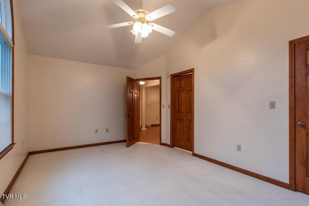 Abingdon, Virginia 24211, United States, 2 Bedrooms Bedrooms, ,3 BathroomsBathrooms,Residential,Pending,31551