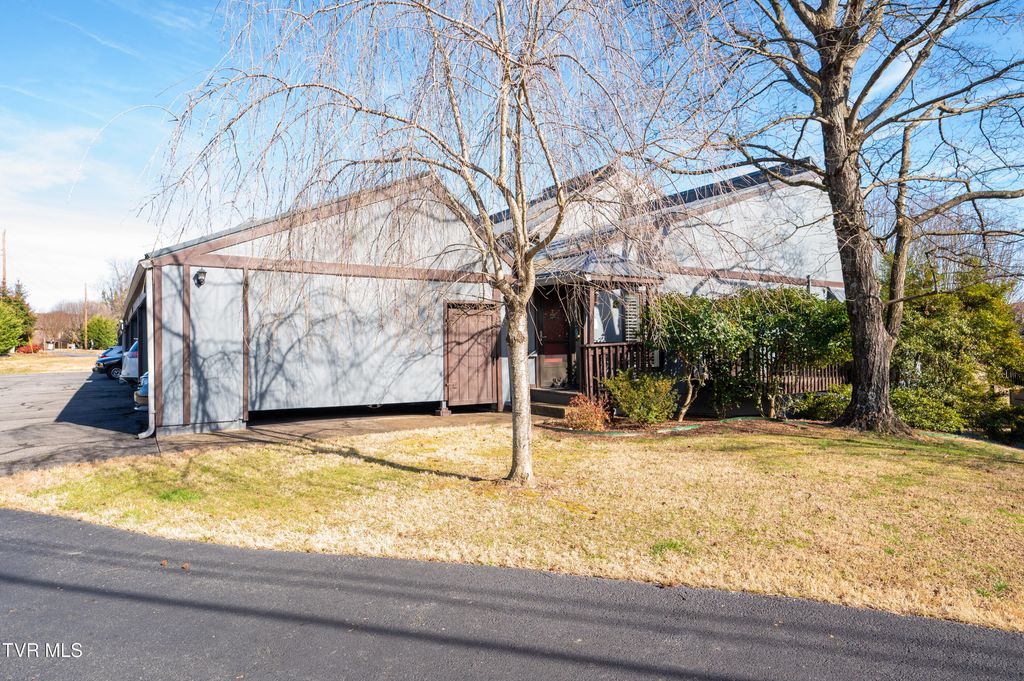 Photo of 540 Fleetwood Court #F, Kingsport, TN 37660 (MLS # 9990589)