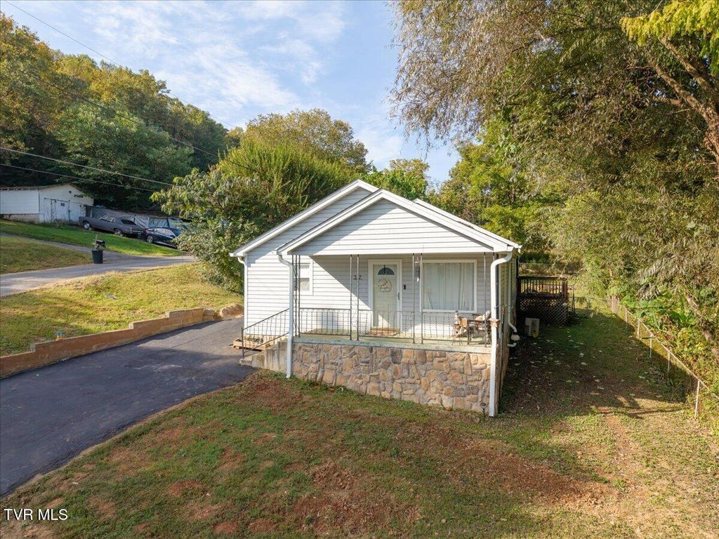 Photo of 337 Mount Vernon Drive, Kingsport, TN 37664 (MLS # 10001855)