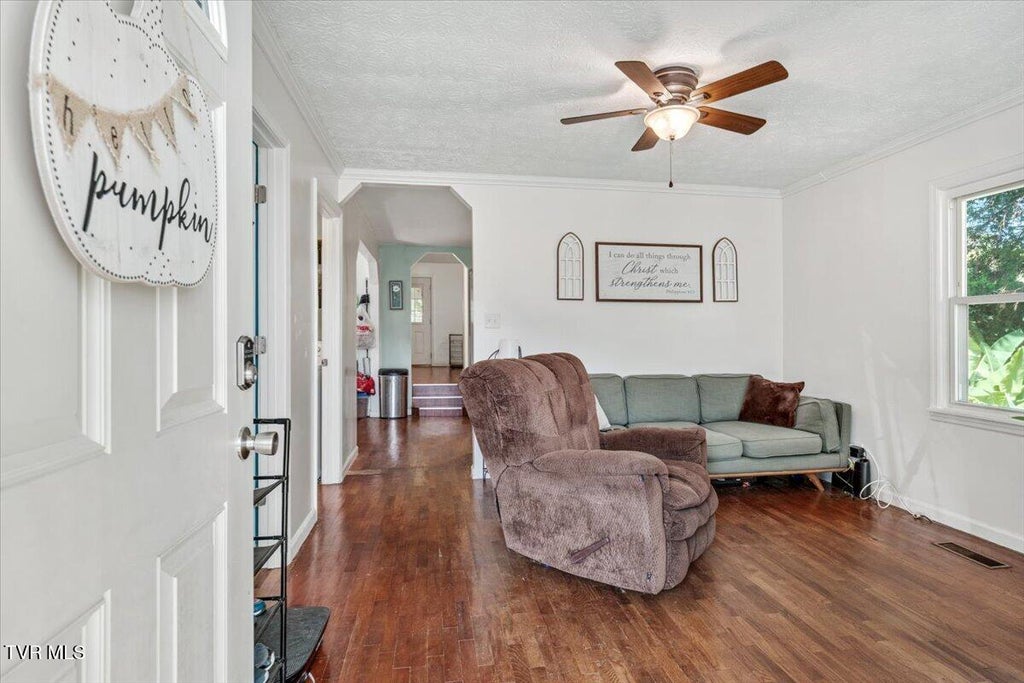 Photo of 337 Mount Vernon Drive, Kingsport, TN 37664 (MLS # 10001855)