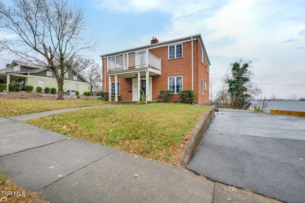 Photo of 805 Watauga Street, Kingsport, TN 37660 (MLS # 9989058)