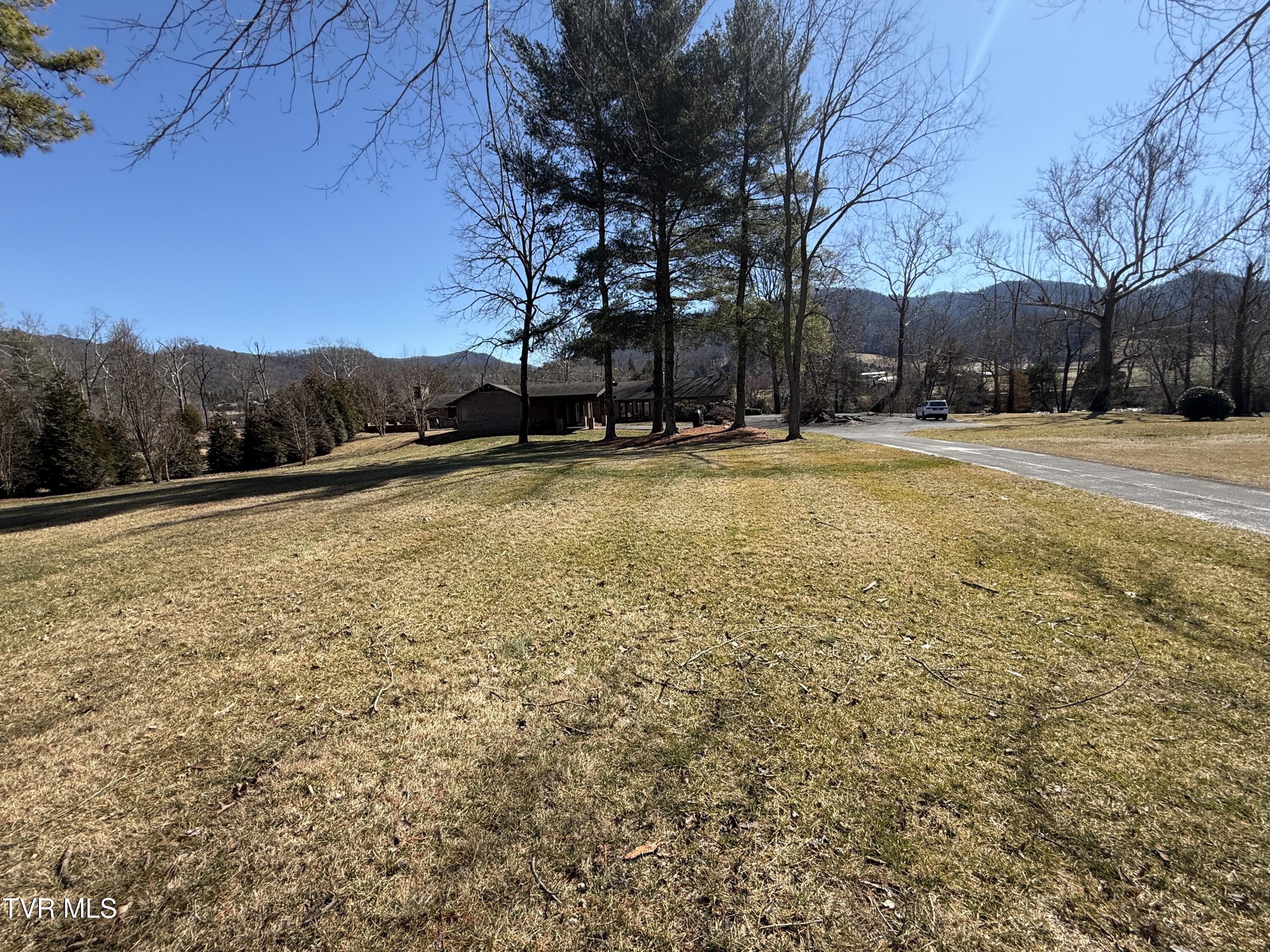 Elizabethton, Tennessee, 37643, United States, 5 Bedrooms Bedrooms, ,6 BathroomsBathrooms,Residential,Active,2019182