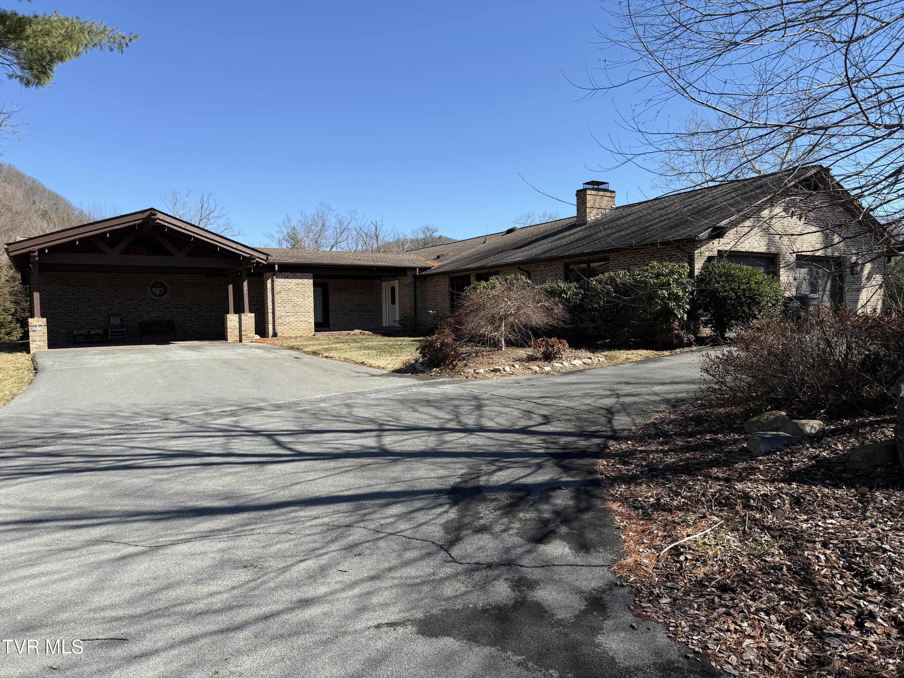 Elizabethton, Tennessee, 37643, United States, 5 Bedrooms Bedrooms, ,6 BathroomsBathrooms,Residential,Active,2019182