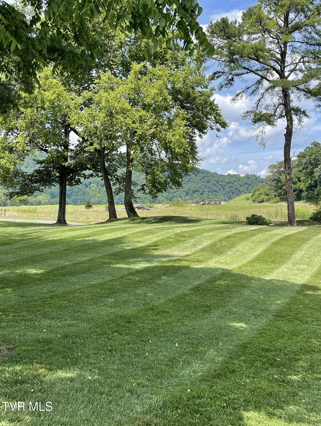 Elizabethton, Tennessee, 37643, United States, 5 Bedrooms Bedrooms, ,6 BathroomsBathrooms,Residential,Active,2019182