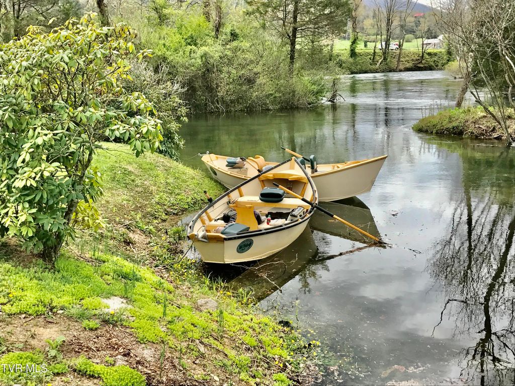 Photo of 426 River Island Road, Elizabethton, TN 37643 (MLS # 9991334)