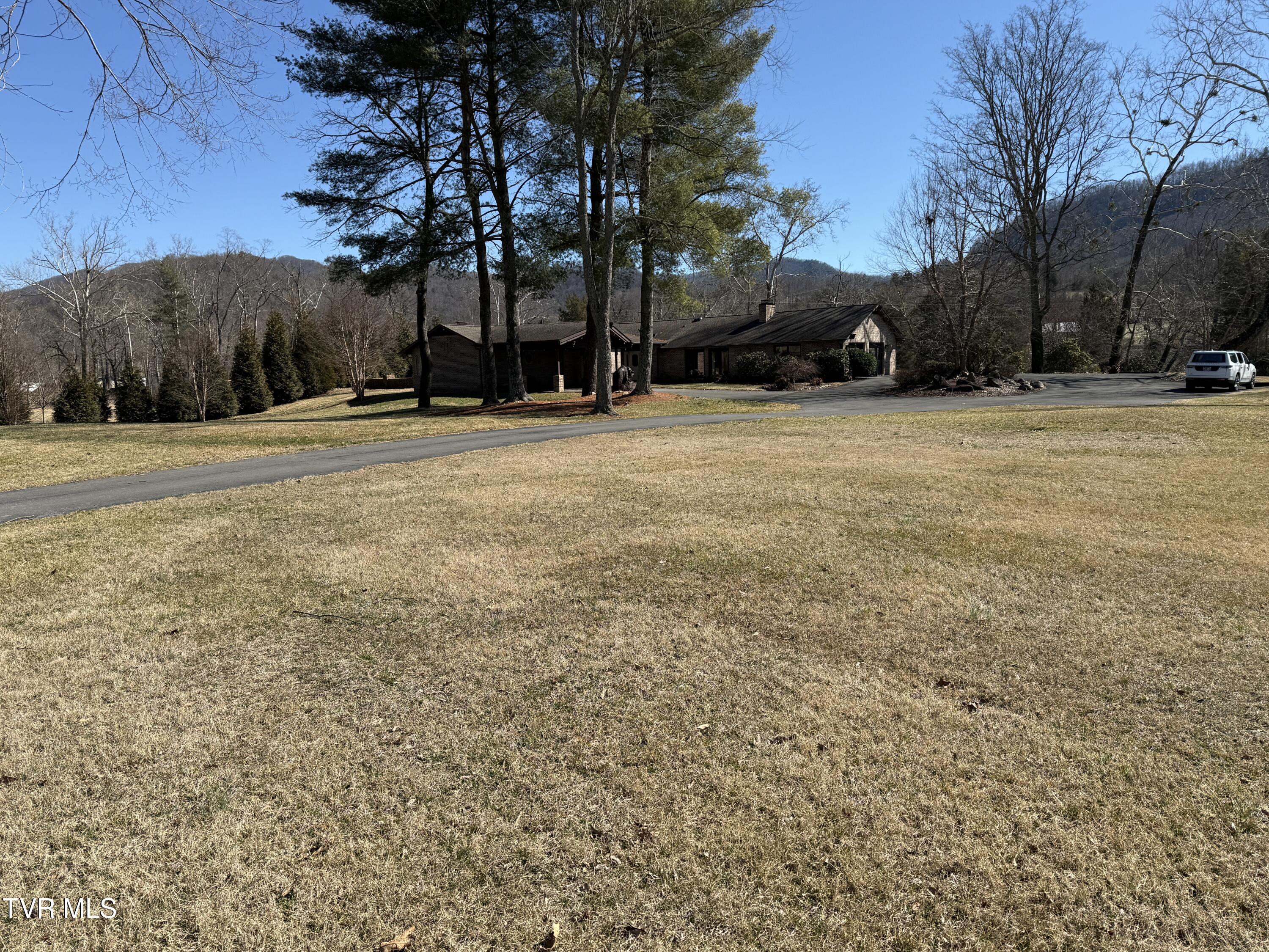 Elizabethton, Tennessee, 37643, United States, 5 Bedrooms Bedrooms, ,6 BathroomsBathrooms,Residential,Active,2019182