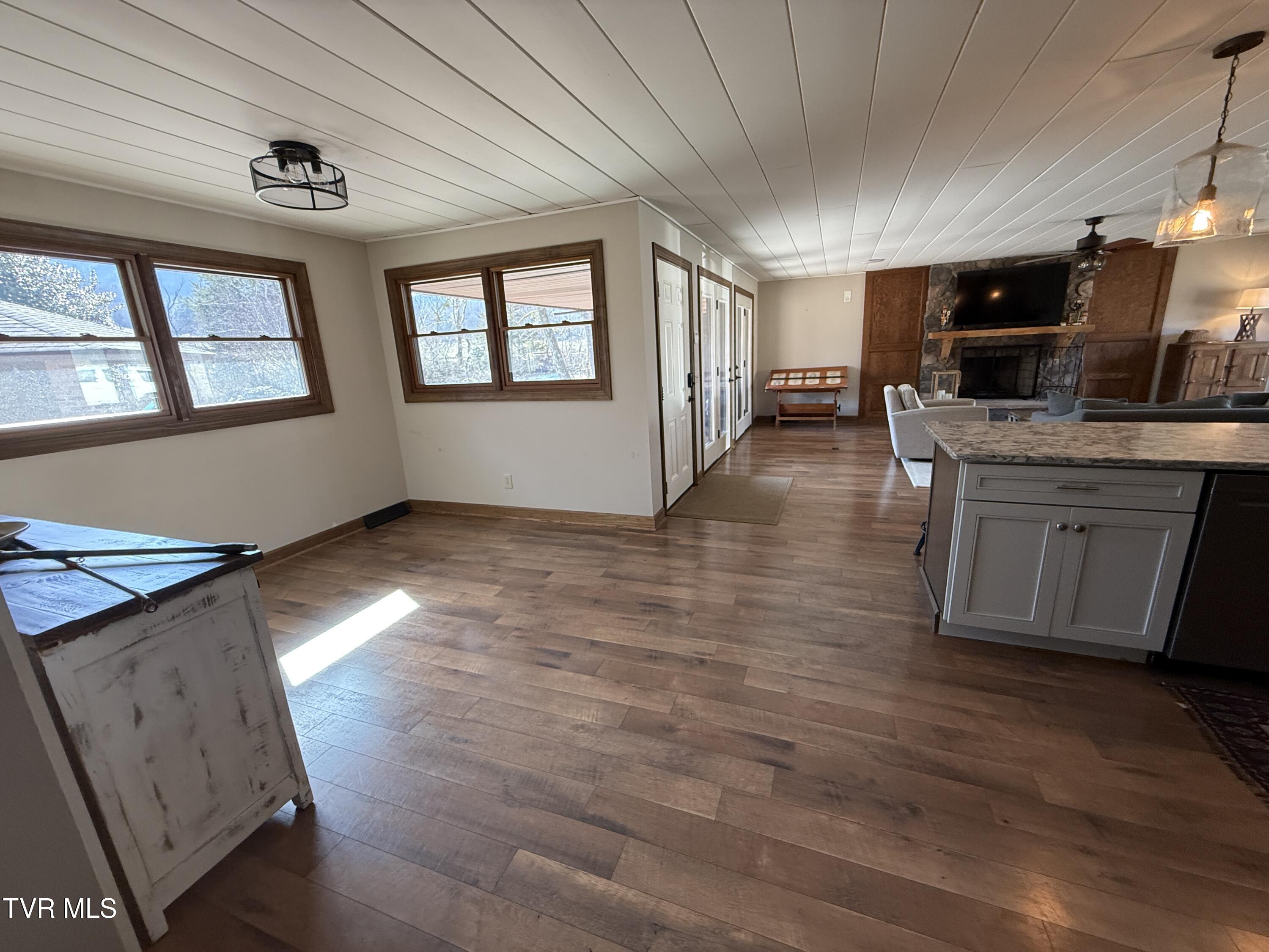 Elizabethton, Tennessee, 37643, United States, 5 Bedrooms Bedrooms, ,6 BathroomsBathrooms,Residential,Active,2019182