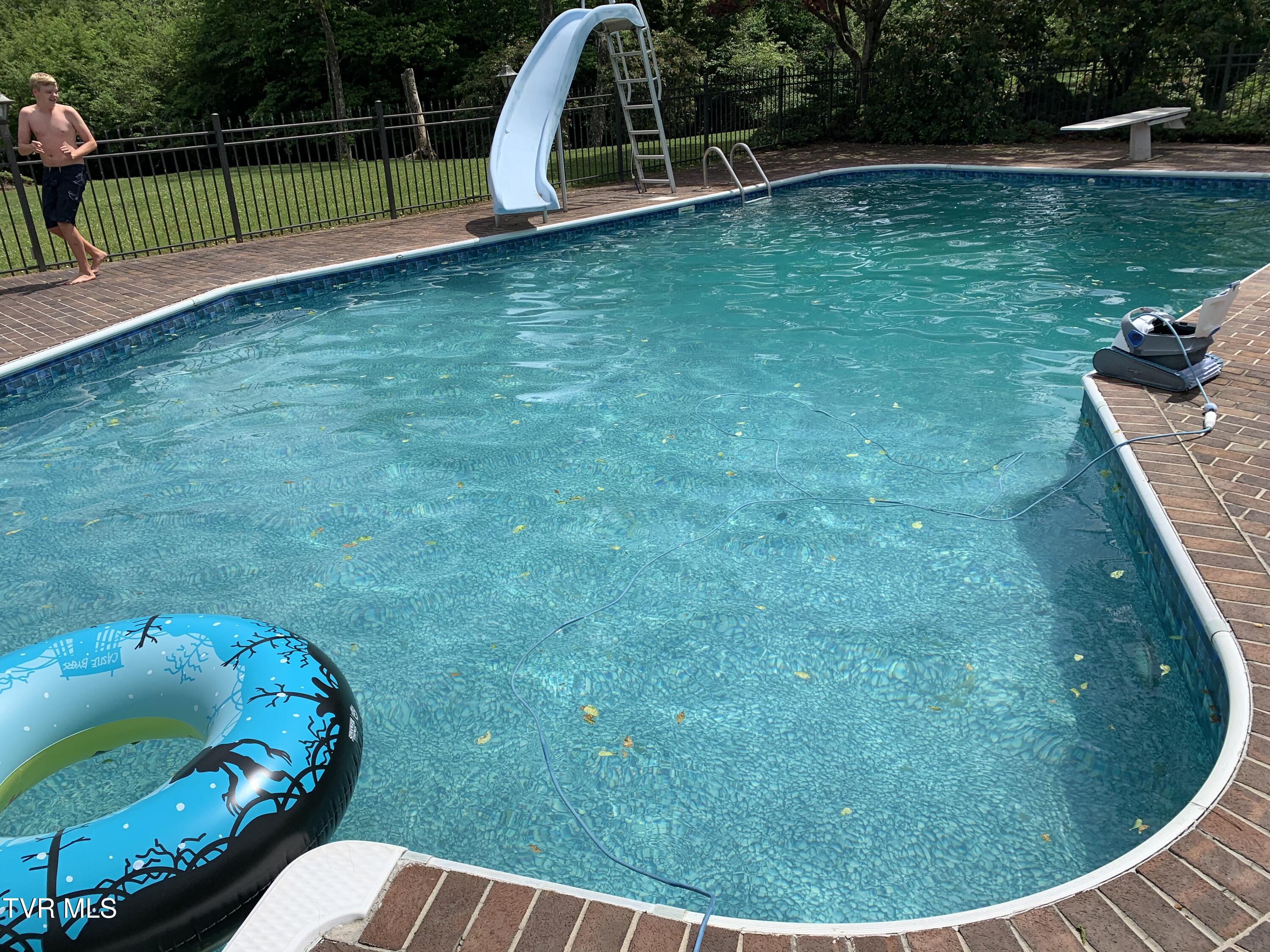 Elizabethton, Tennessee, 37643, United States, 5 Bedrooms Bedrooms, ,6 BathroomsBathrooms,Residential,Active,2019182