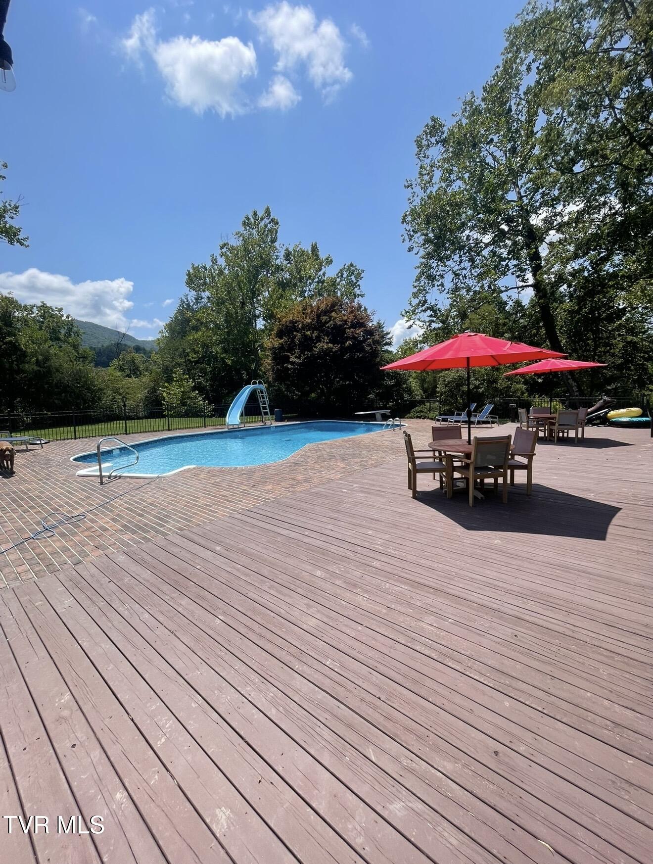 Elizabethton, Tennessee, 37643, United States, 5 Bedrooms Bedrooms, ,6 BathroomsBathrooms,Residential,Active,2019182