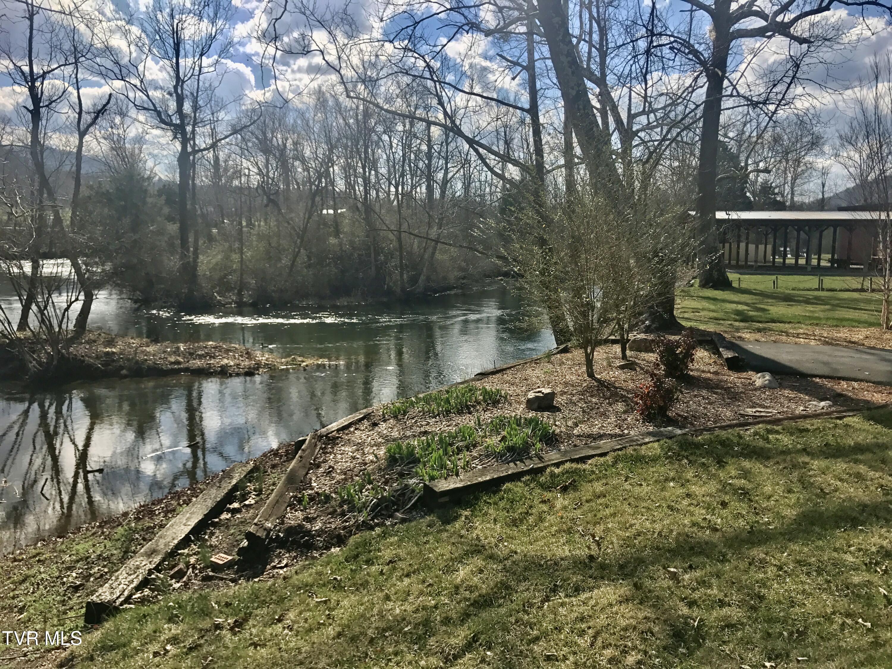 Elizabethton, Tennessee, 37643, United States, 5 Bedrooms Bedrooms, ,6 BathroomsBathrooms,Residential,Active,2019182