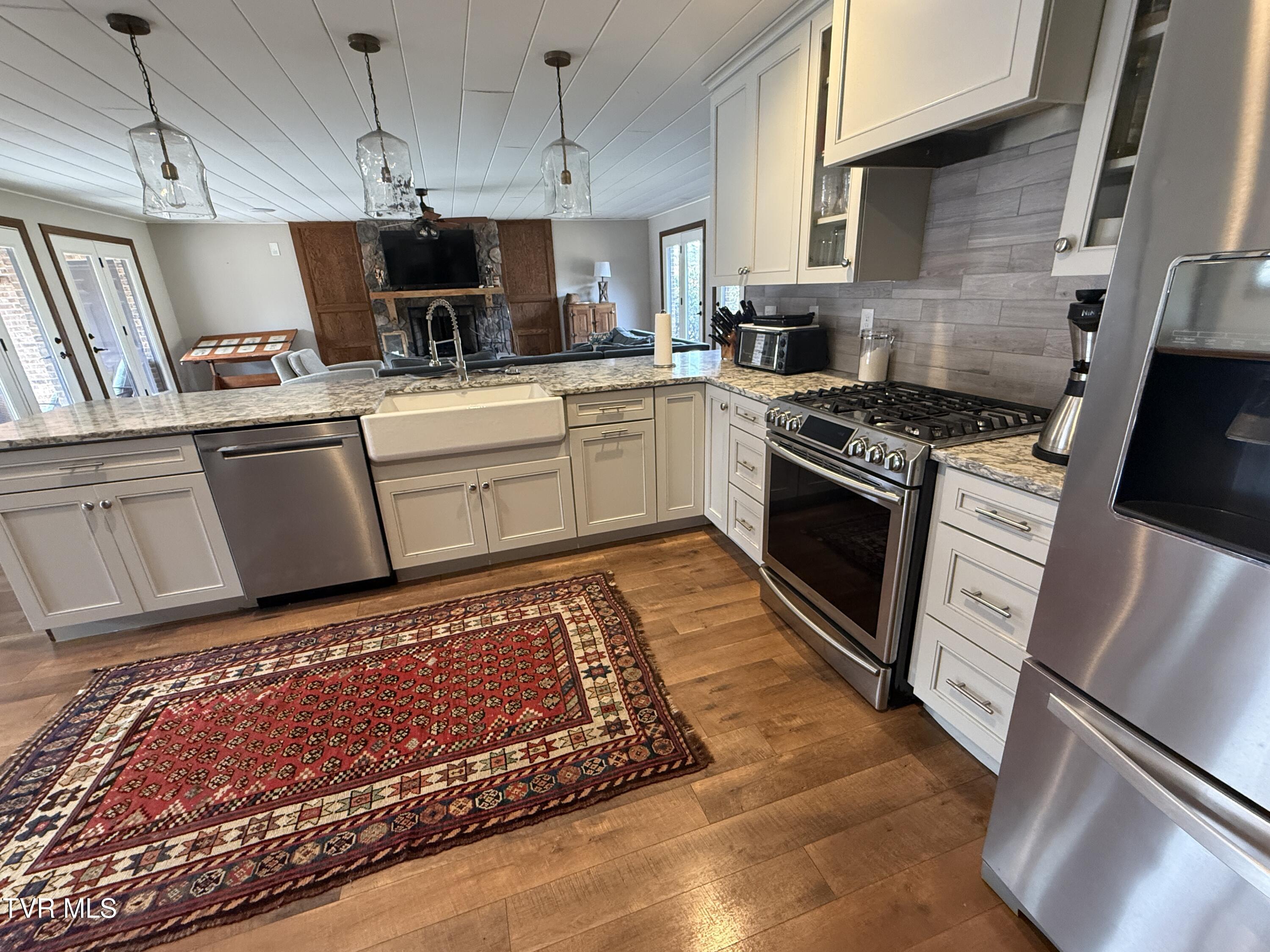 Elizabethton, Tennessee, 37643, United States, 5 Bedrooms Bedrooms, ,6 BathroomsBathrooms,Residential,Active,2019182
