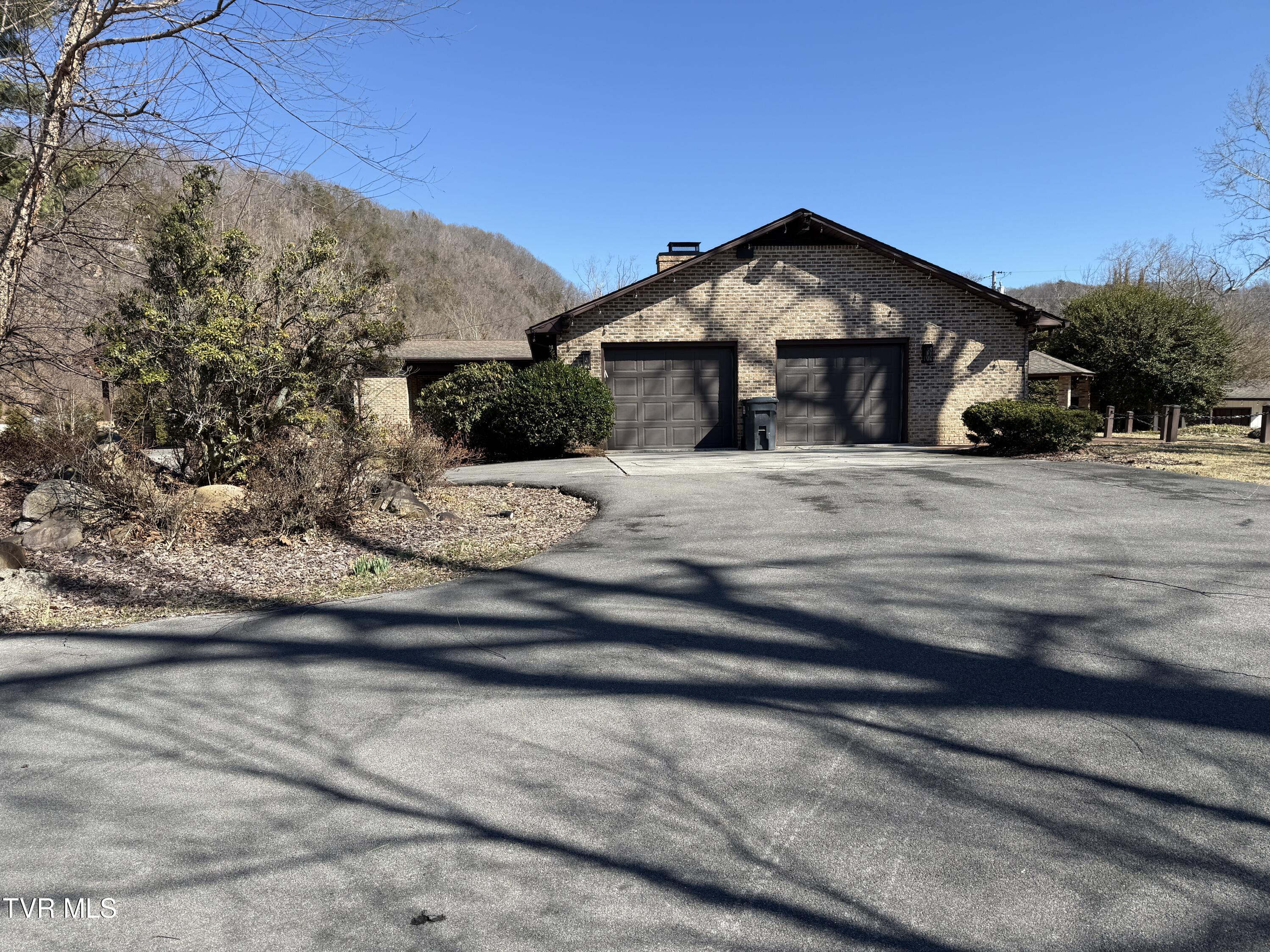 Elizabethton, Tennessee, 37643, United States, 5 Bedrooms Bedrooms, ,6 BathroomsBathrooms,Residential,Active,2019182