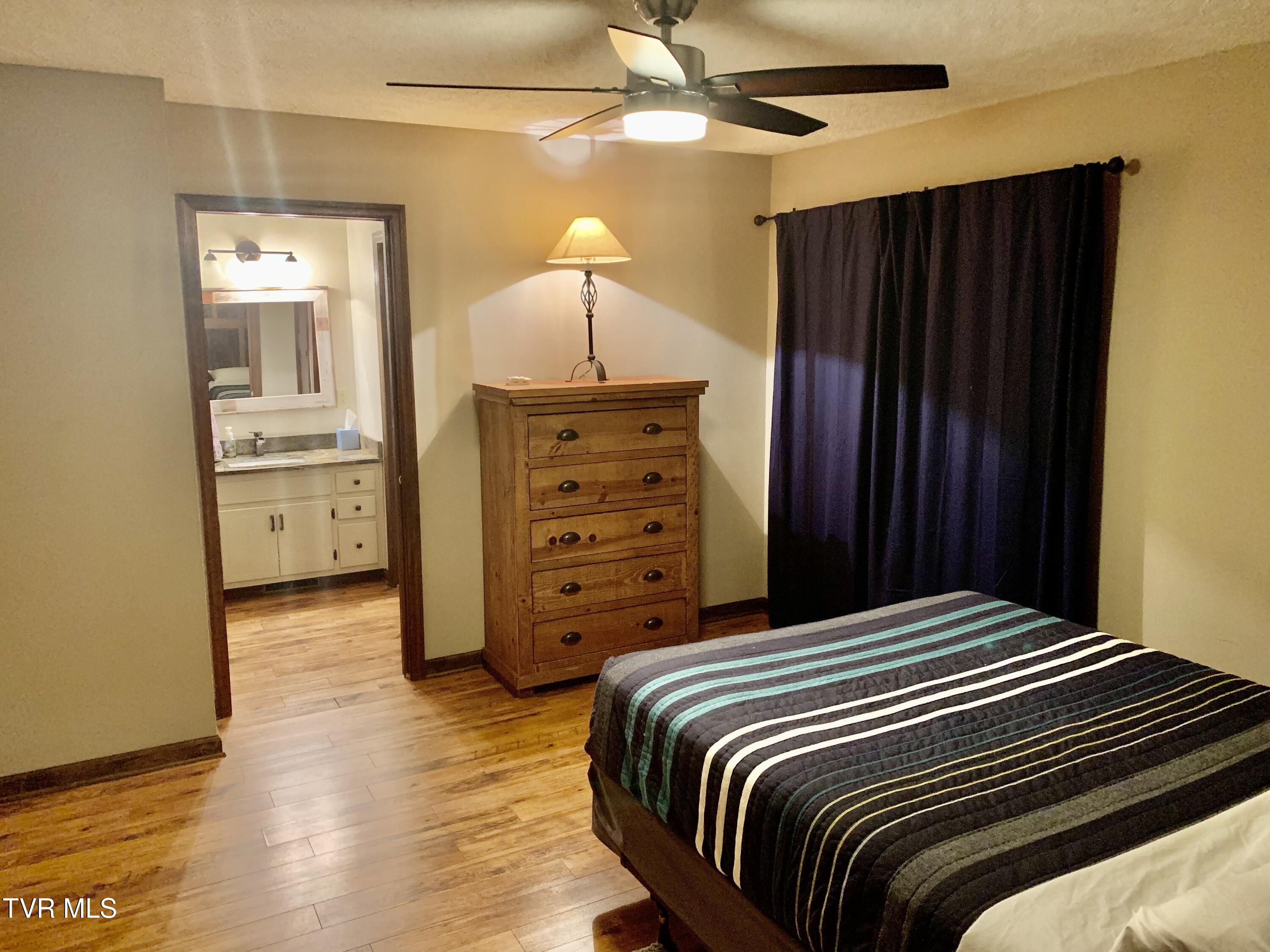Elizabethton, Tennessee, 37643, United States, 5 Bedrooms Bedrooms, ,6 BathroomsBathrooms,Residential,Active,2019182