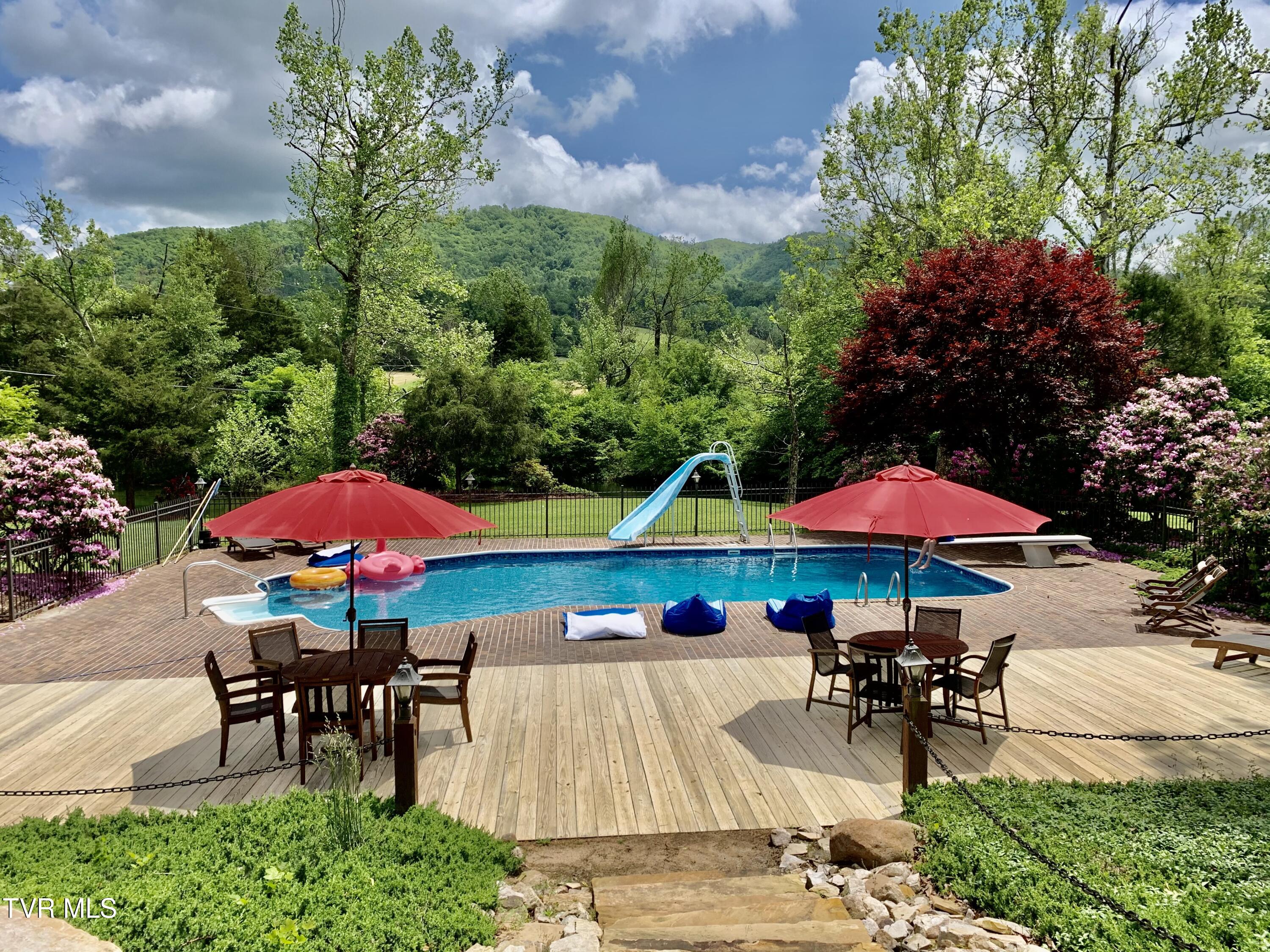 Elizabethton, Tennessee, 37643, United States, 5 Bedrooms Bedrooms, ,6 BathroomsBathrooms,Residential,Active,2019182