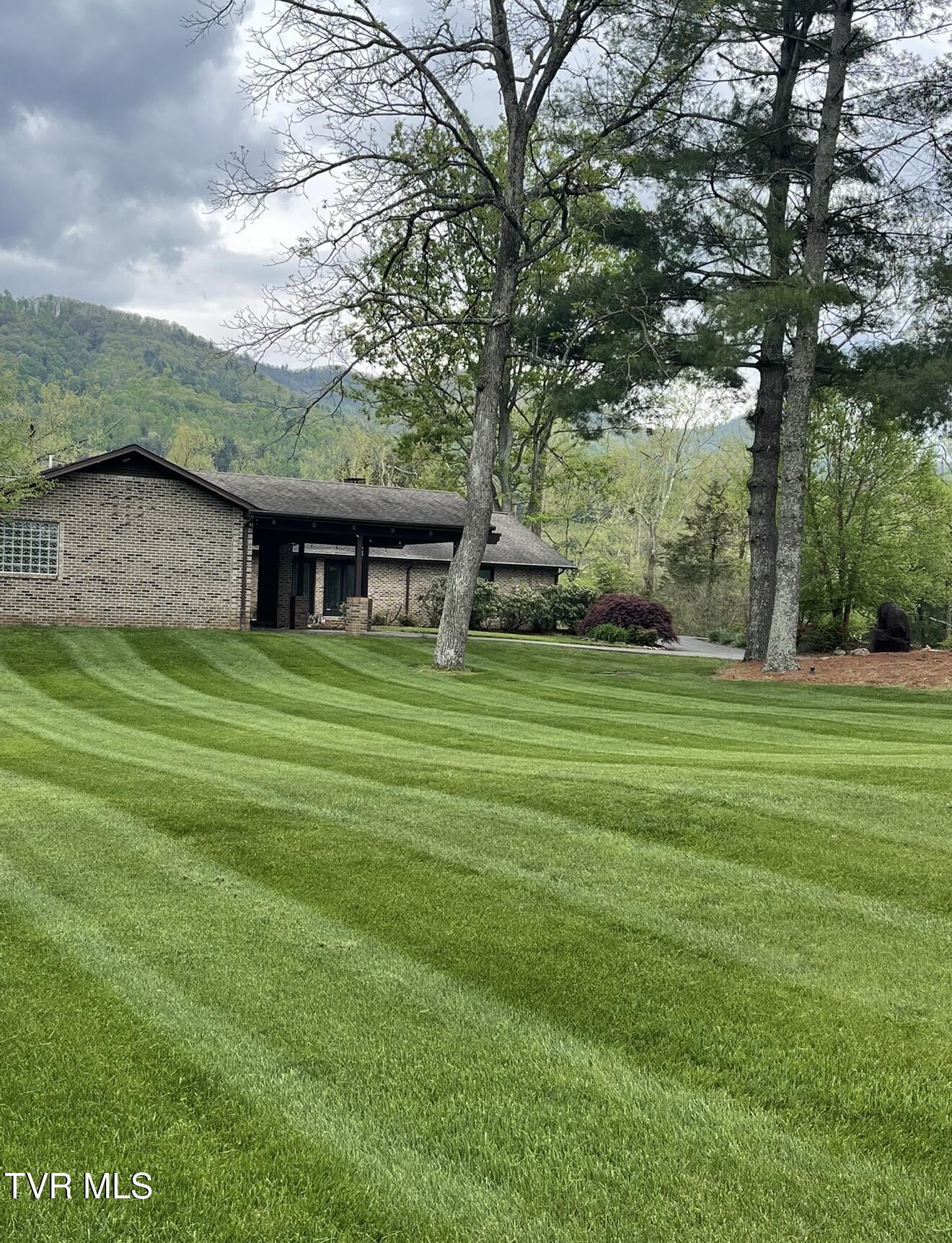 Elizabethton, Tennessee, 37643, United States, 5 Bedrooms Bedrooms, ,6 BathroomsBathrooms,Residential,Active,2019182