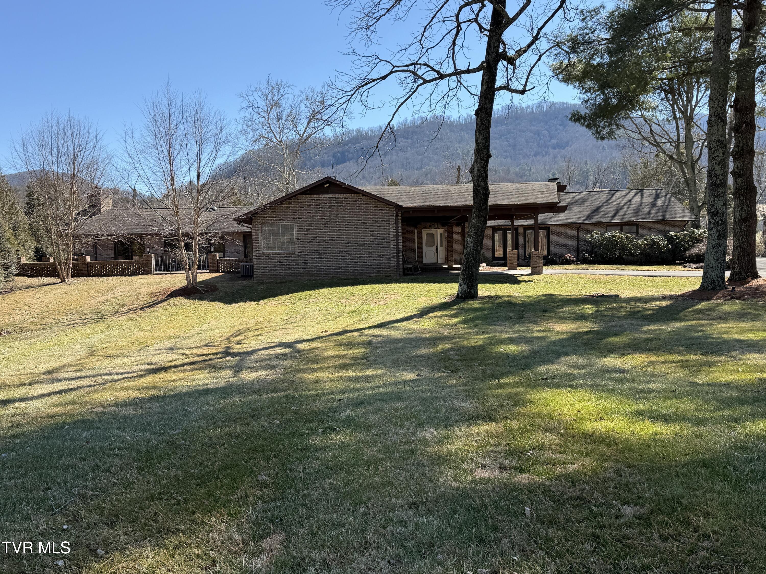Elizabethton, Tennessee, 37643, United States, 5 Bedrooms Bedrooms, ,6 BathroomsBathrooms,Residential,Active,2019182