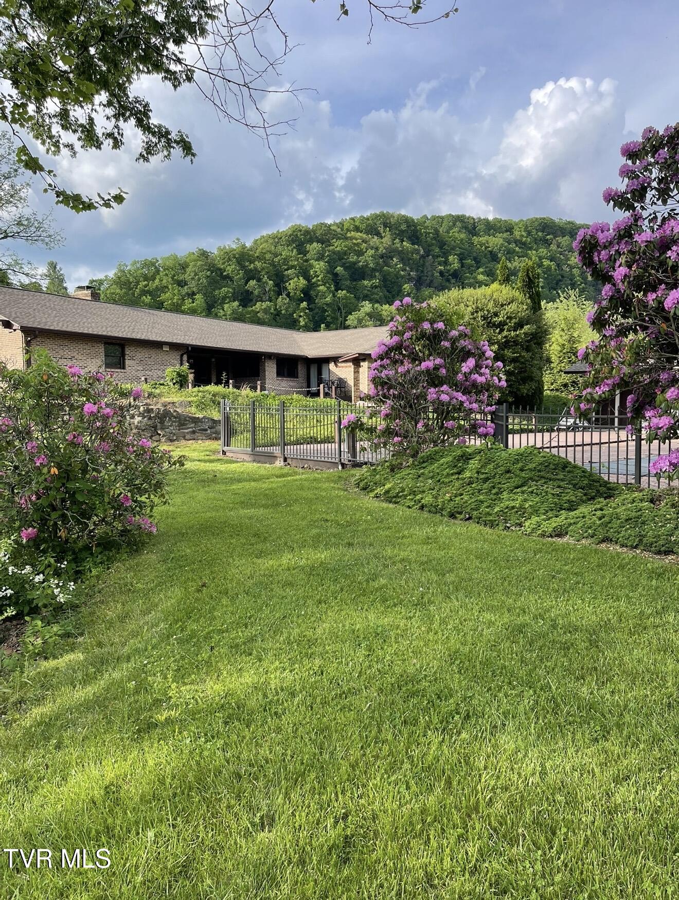 Elizabethton, Tennessee, 37643, United States, 5 Bedrooms Bedrooms, ,6 BathroomsBathrooms,Residential,Active,2019182