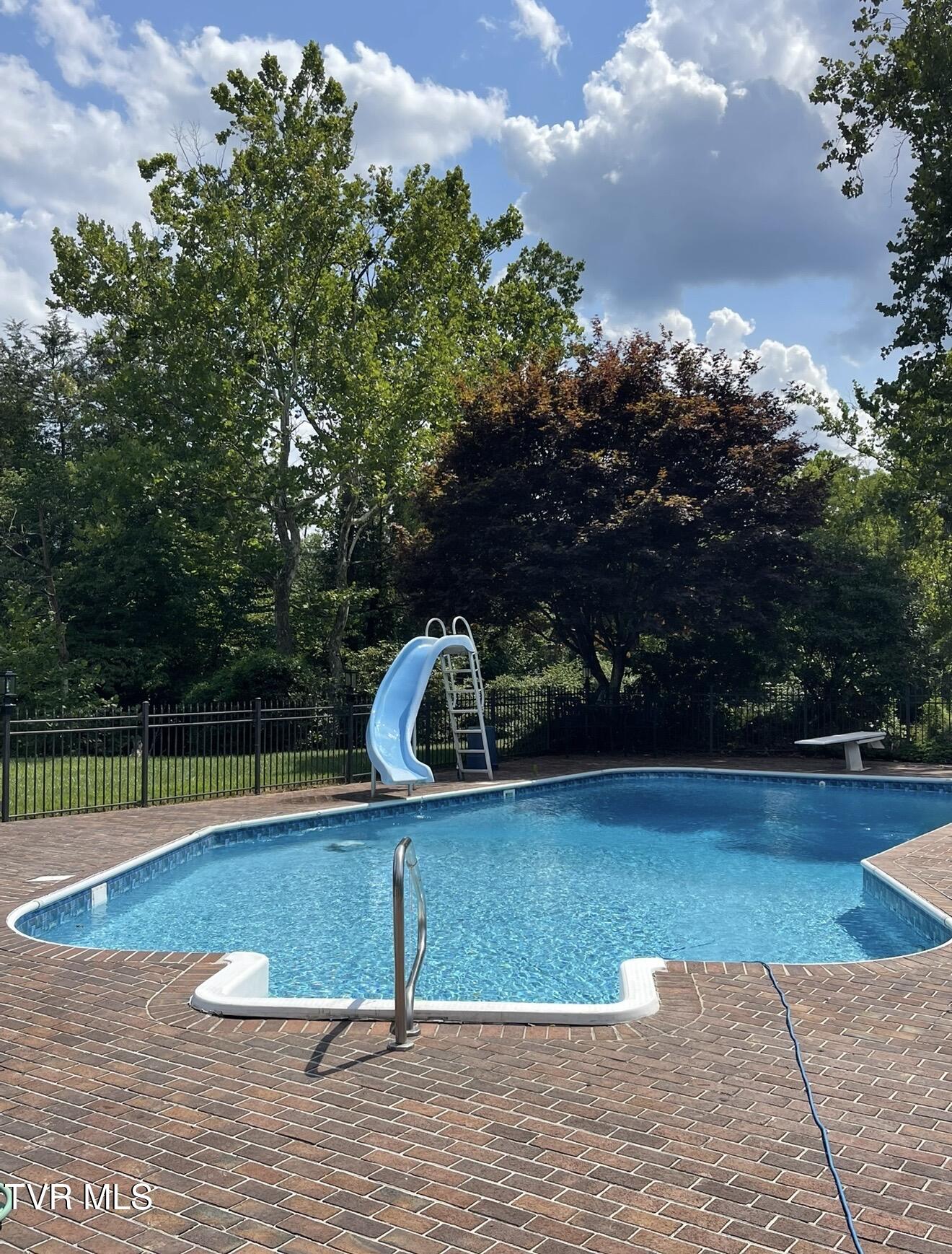 Elizabethton, Tennessee, 37643, United States, 5 Bedrooms Bedrooms, ,6 BathroomsBathrooms,Residential,Active,2019182